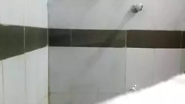 Sri Lankan - Bathroom Bath Fun