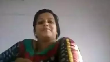Indian Woman Shows Tits