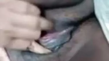 Sexy Desi Girl Showing Her Boobs and Fingerring