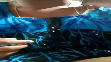 Desi opens T-shirt on camera and shows XXX boobs in close-up sex video