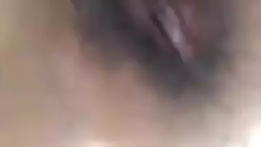 Slim Indian Bhabhi nude MMS for her secret lover