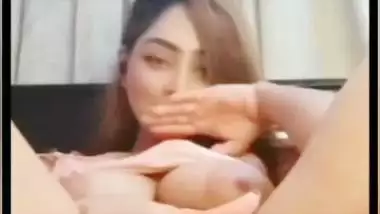 Brown haired sexy mall fingering pussy for fans