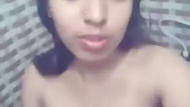 Horny Kerala girl showing boobs and take selfie video for Bf
