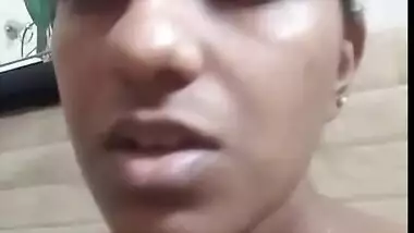 Lankan Tamil girl showing boobs and pussy