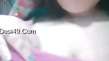 Today Exclusive- Sexy Paki Girl Showing Her Big Boobs