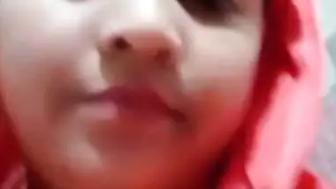 Beautiful bhabhi round boobs showing with sharp nipples