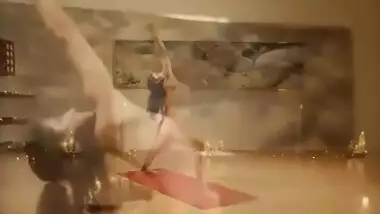 NUDE YOGA