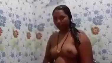 Horny mature bhabhi bathing