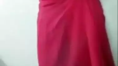 Horny desi girl showing boobs and feel sexy in saree