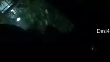 Excited Indian lovers begin XXX affair in the backseat by making out