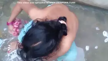 Desi Bhabhi Ko Bathroom Me Jhuka Kar Chod Diya