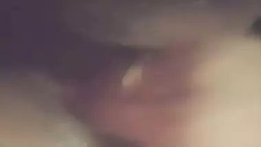 Nude desi girl shows her pink pussy in MMS